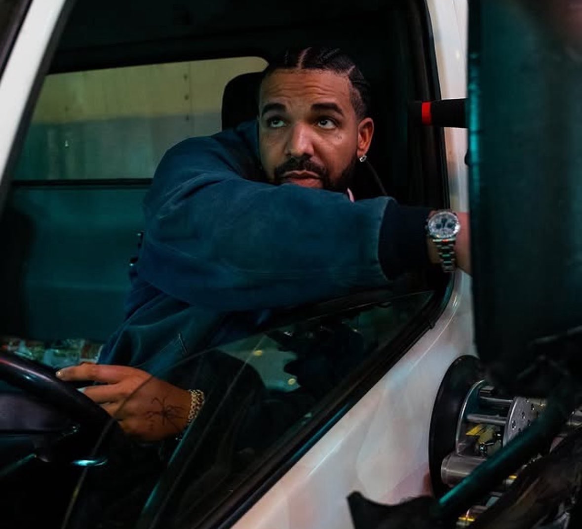 Drake's 'What Did I Miss?' has reached #1 on US Apple Music 🏆 the track also debuted with 2.81M first-day streams on Spotify